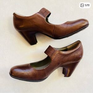 Born Crown Dark Brown Leather Elastic Strap Mary Janes Pumps 8.5 Acorn Bottoms